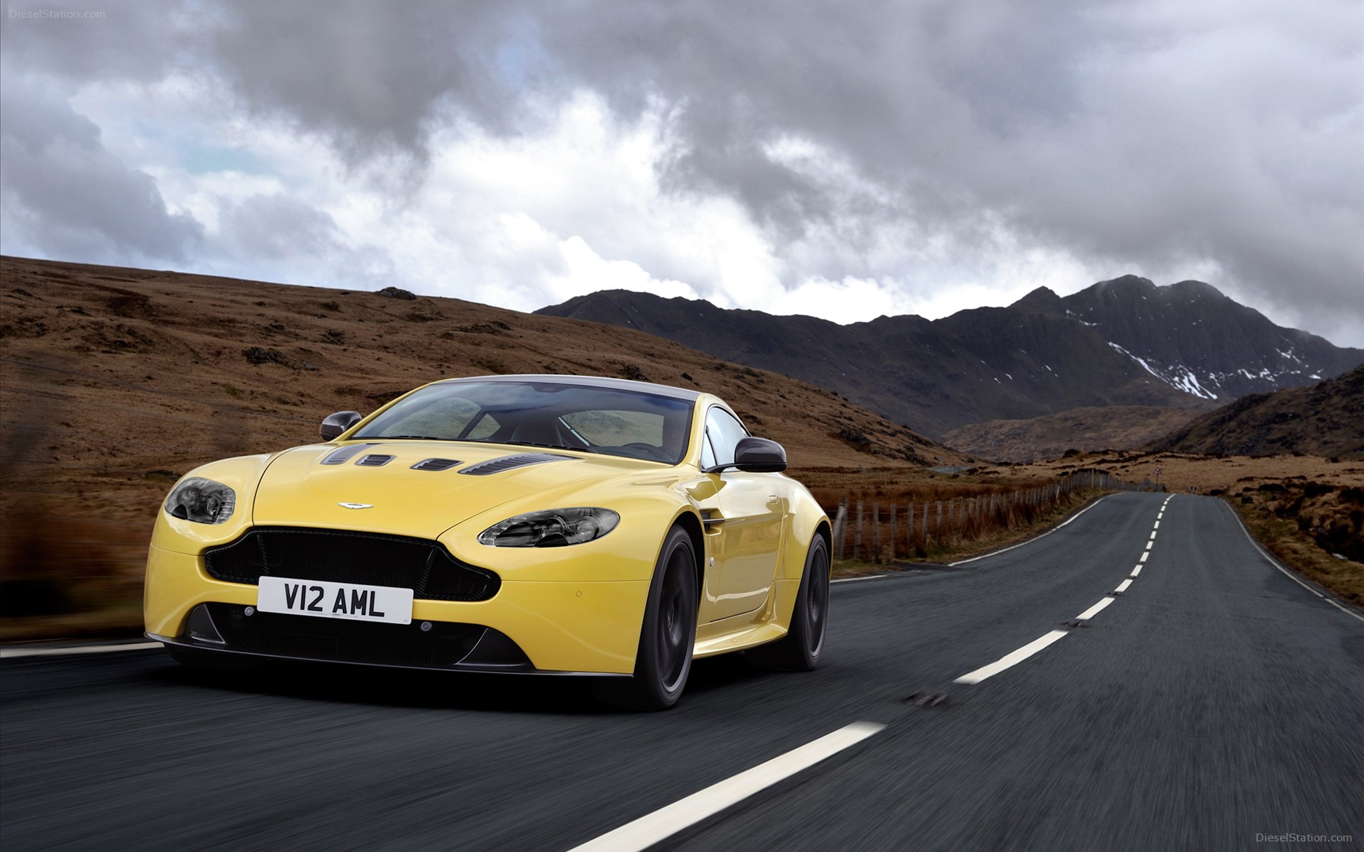 Aston Martin V12 Vantage S 2014